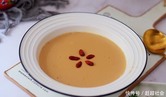 這2個(gè)甜品好吃易做,生理期多吃一些,暖胃暖身皮膚好