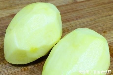 炒土豆丝,何时放醋是关键,学会这1招,土豆丝酸辣脆爽还不粘锅