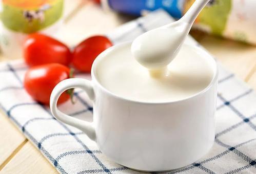 老年人|牛奶、酸奶、奶粉，究竟哪种对老年人最好？家有老人的别买错