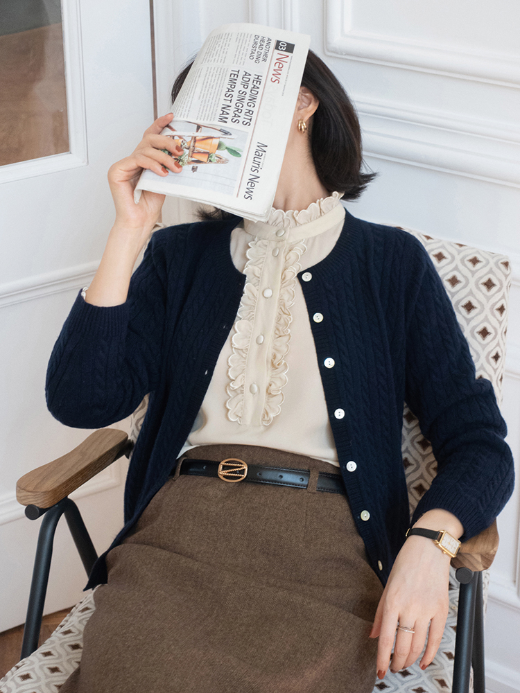 小姐姐 秋冬穿大衣,尽量少配打底裤!搭配半身裙高级又时髦,温柔又优雅