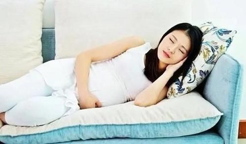 胎儿|孕妇睡觉时,若是频繁出现3个症状,暗示胎儿不舒服