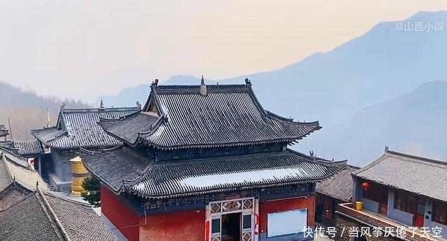 山西有座千年古寺，许多人远道而来，就为在一块大石头上躺一躺