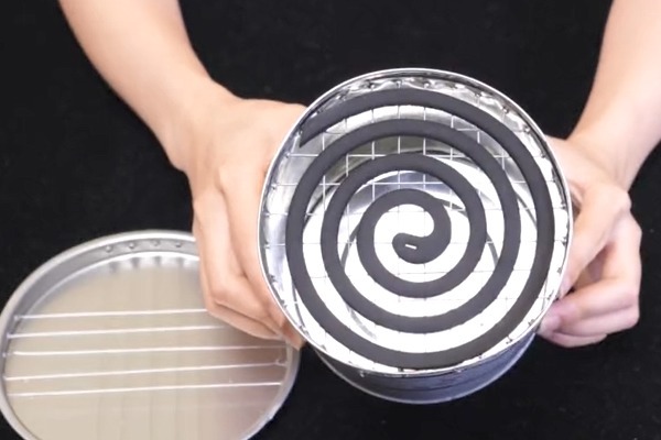 奶粉罐不要扔,在上面打几个孔放房间里,全家人都抢着用,太棒了