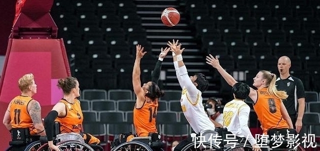 荷兰队|气愤!中国轮椅女篮丢冠摘银,球迷疯狂辱骂,于嘉反击太解气