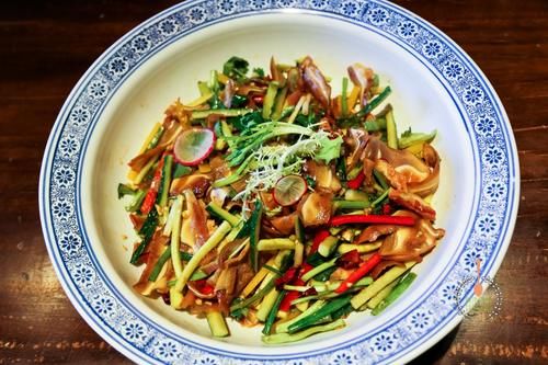  房子|北京老年人生活，退休金8000，住十万房子，去五星级酒店吃自助餐