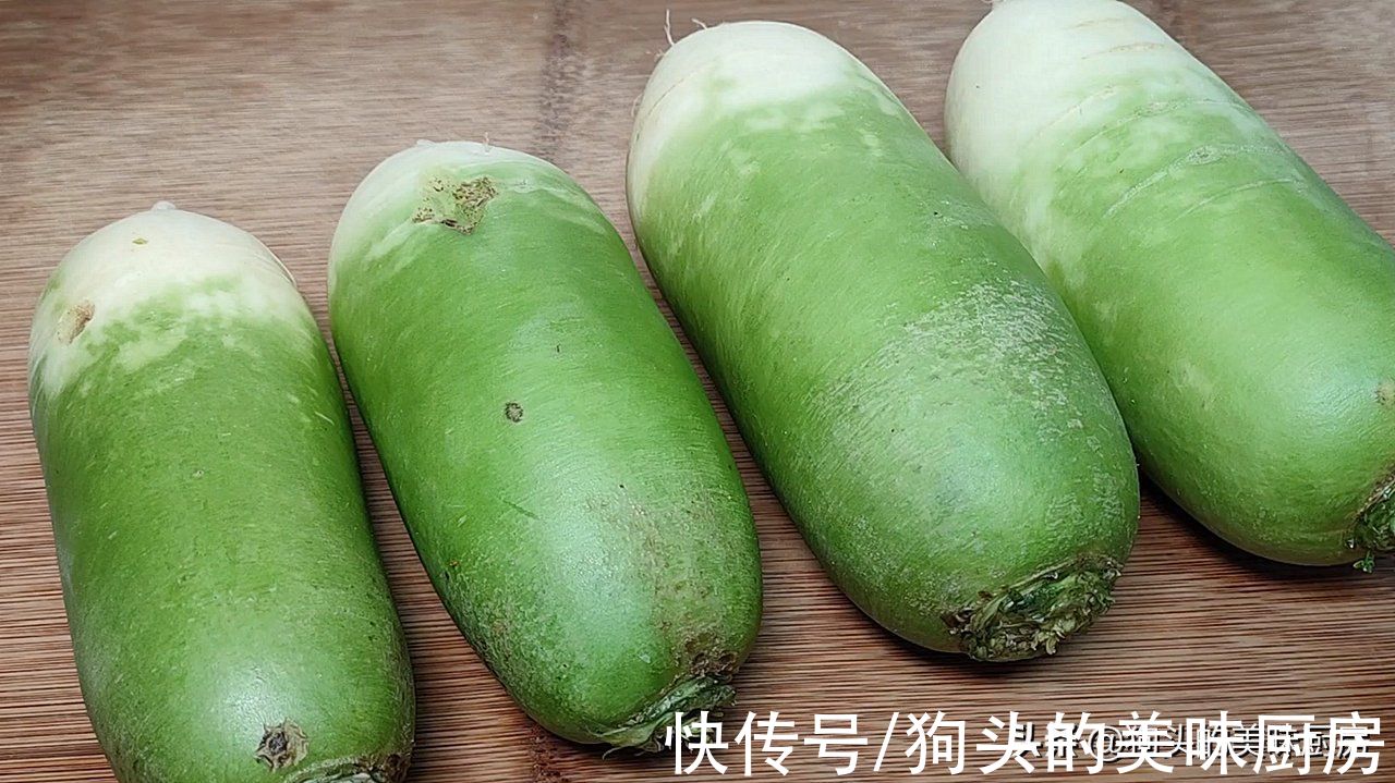老爸教我的祖传腌萝卜配方，做法简单好储存，又香又脆，太好吃了