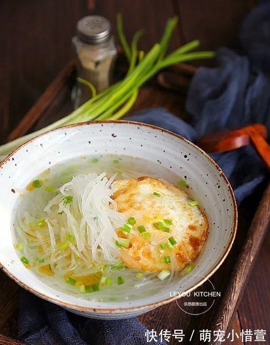 秋冬|秋冬适合多吃萝卜，和鸡蛋一起炖成汤，花不了5块钱，又鲜又好喝
