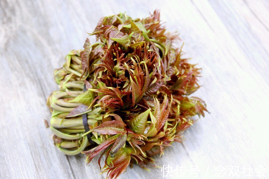 控制血糖|确诊糖尿病,3种食物最好不要碰,吃一口,血糖就升高一大截!