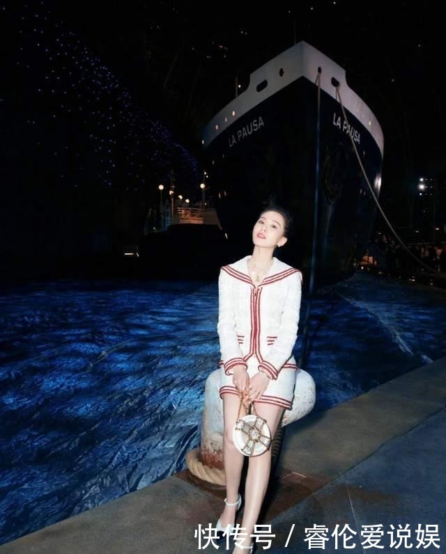 裙子|最近火了一种穿法叫:“小香风外套+裙子”,时髦高级还显瘦