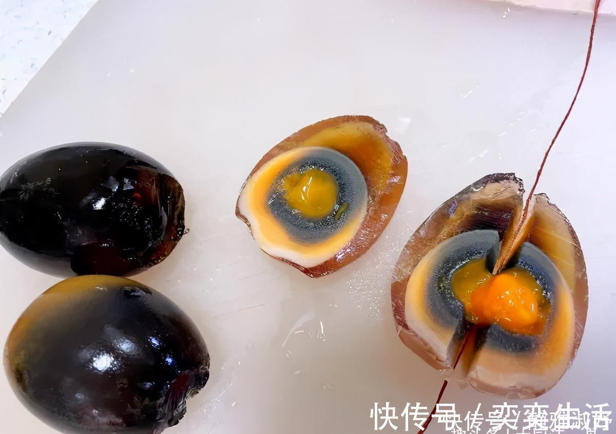 小米辣|皮蛋放锅里一蒸，饭店卖38一盘，在家只需5元钱，营养又解馋