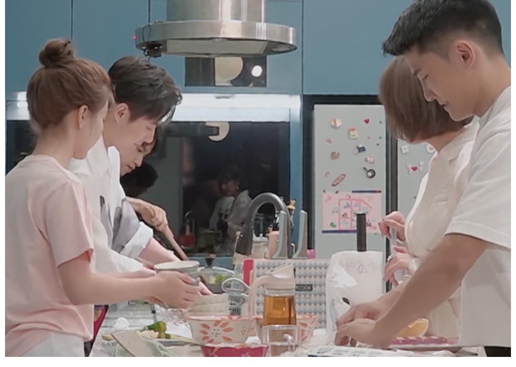 马子佳|《心动的信号4》女三裙子太短疑走光,男三脱鞋后不洗手就做饭?