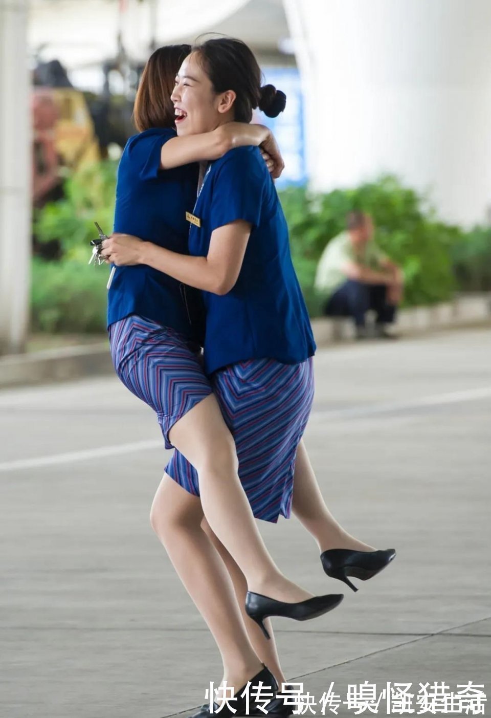 地方|连衣裙两个美少妇,这是你俩嬉闹的地方吗