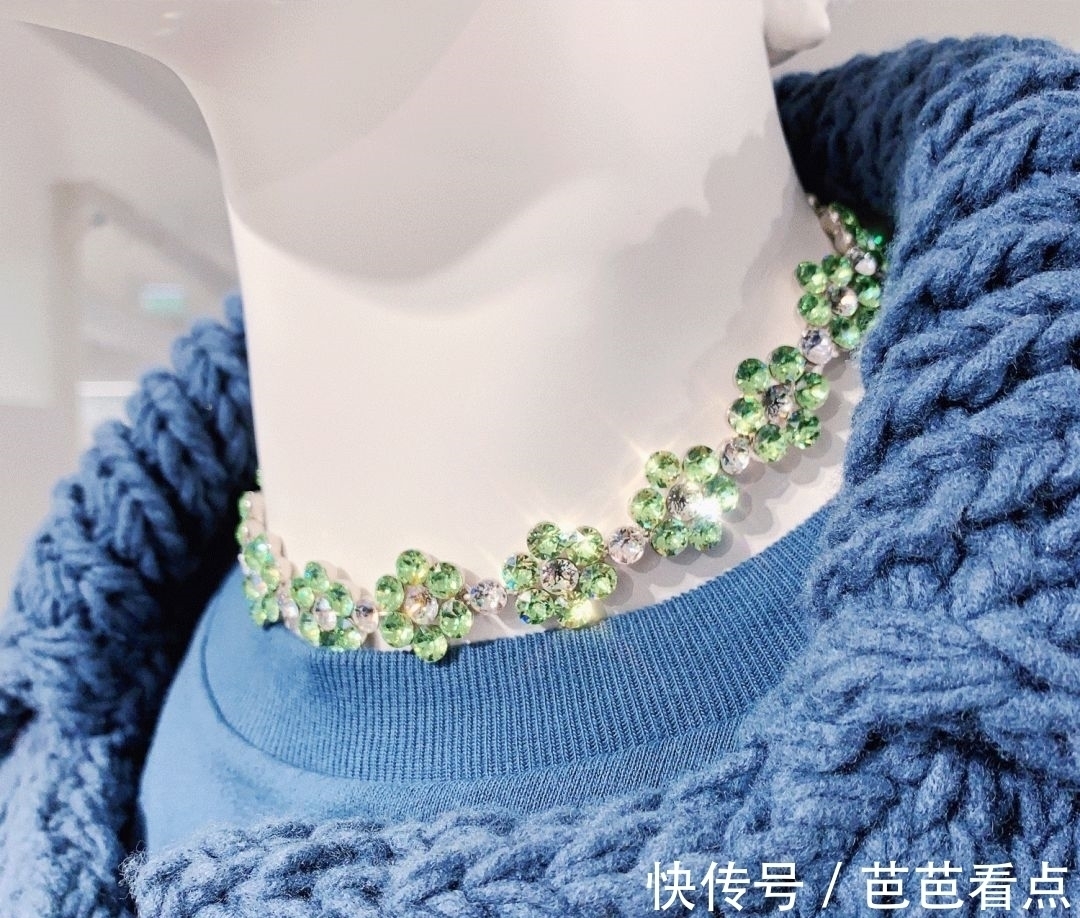 virgil|小时候玩的换装贴纸、QQ秀,竟成了现在最时髦的玩意