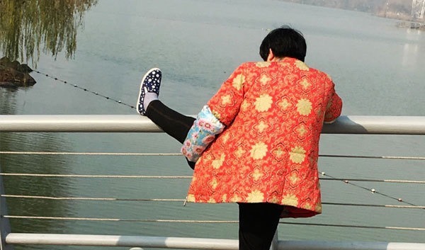 钙质|50岁后,骨质渐渐流失,吃哪些食物能预防疏松?医生列出了清单