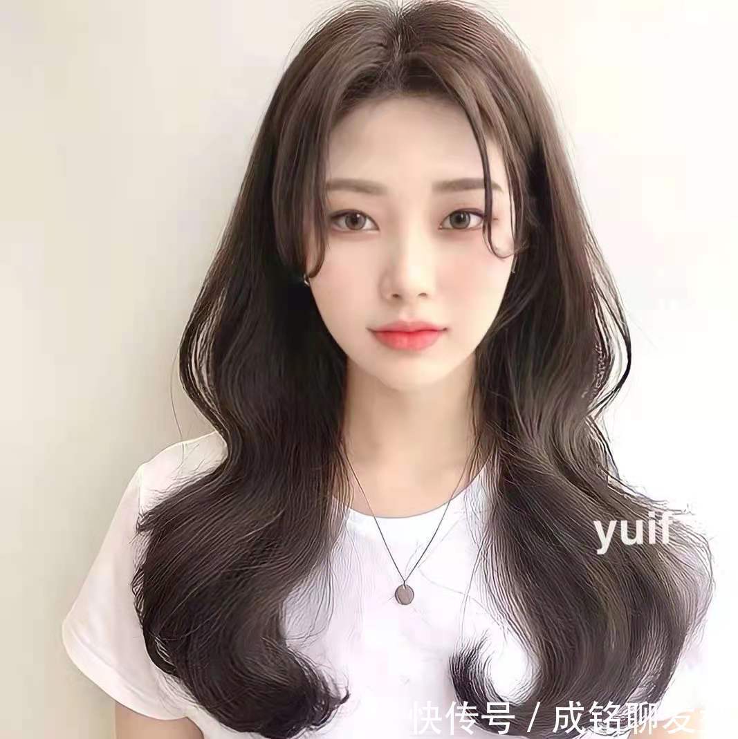 肤色 染“栗棕色”和“棕红色”哪个更衬肤白?两种都显白,但别选错了