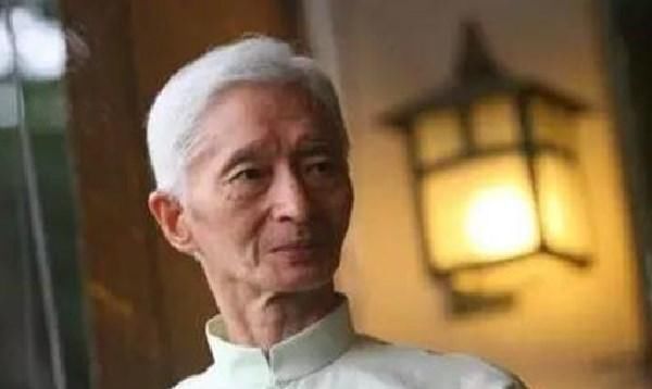 武侠小说$轻功大师李凤山:40公斤铁衣穿3年称:我身轻如燕能“飞檐走壁”