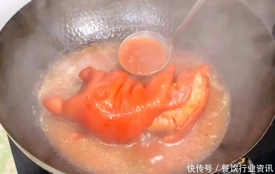 牛羊肉|红烧猪蹄美容又养颜,比牛羊肉还温补,女性要多吃