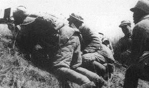 机枪|被日军包围怎么办？我军战将机枪打掉日军炮兵，神枪手再打后面的