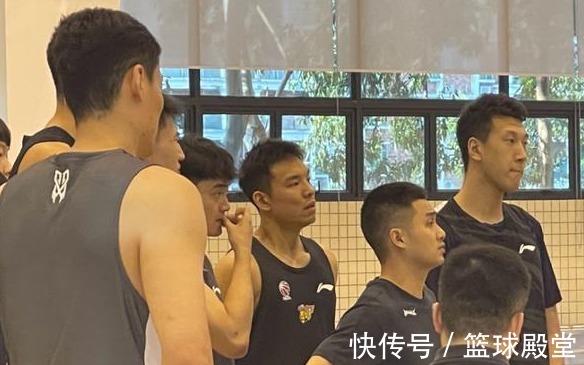 山东|4消息！球霸归队训练，山东队魂更新，赵睿受邀唱歌，男篮1号回国
