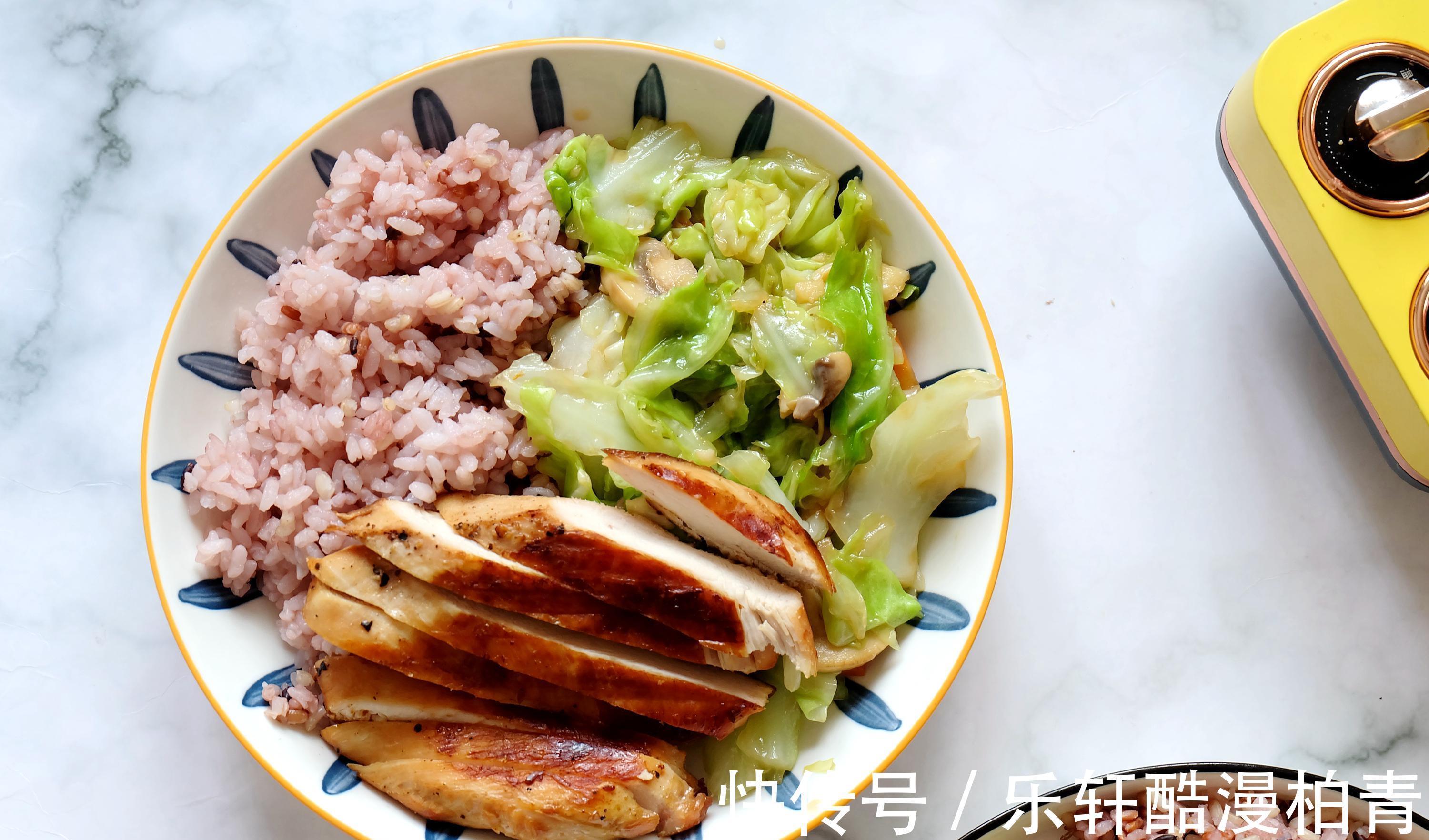 饭菜|早餐机的新用处,能焖饭还能煎鸡排,简单省事方便,真实用