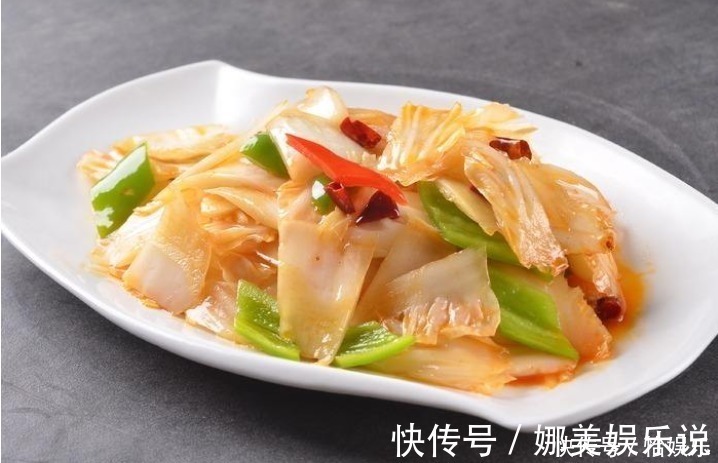炒白菜好吃的诀窍,掌握3个小技巧,白菜脆爽入味,拿肉都不换