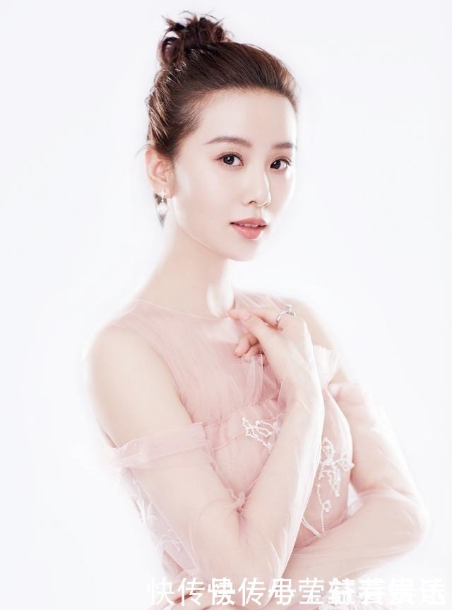 丸子头|别再扎低马尾啦,很显老!今年流行这3种“扎发”,谁扎谁好看