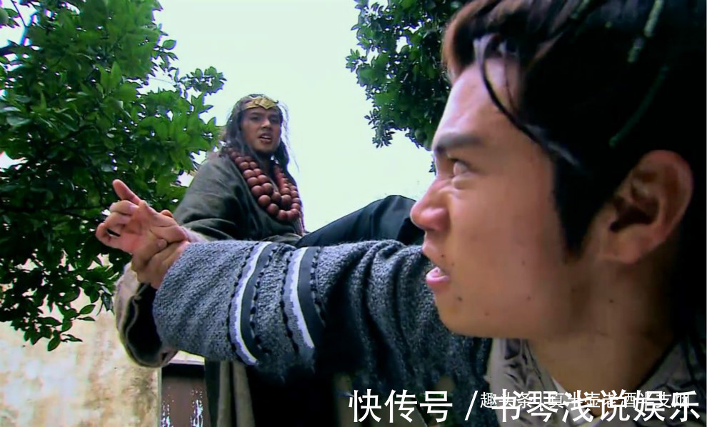 阮氏三雄#李逵正在洗澡,扈三娘将其一箭穿心,鲁智深武松头也不回地走掉了