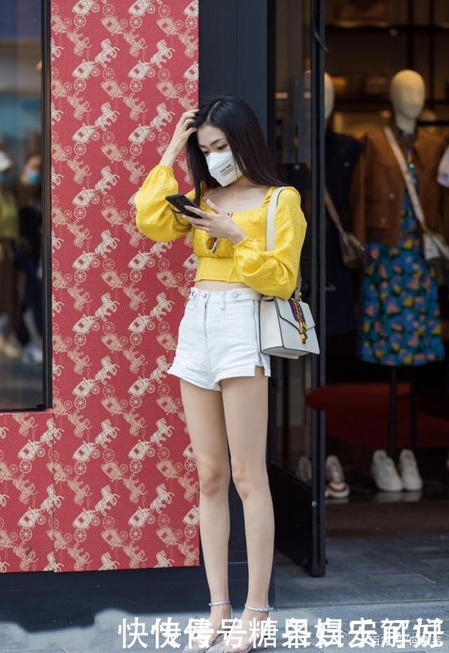 短裙|短款灰色上衣搭配修身短裙，温柔知性，高贵优雅