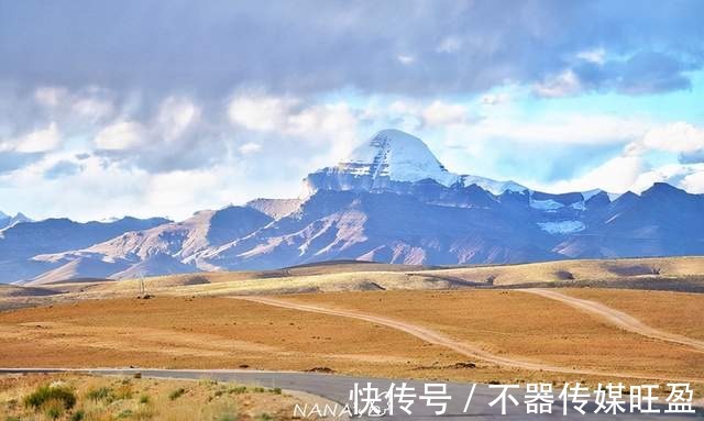 鬼湖|被称为圣湖的这个湖泊，与神山冈仁波齐相伴，美得如油画一样