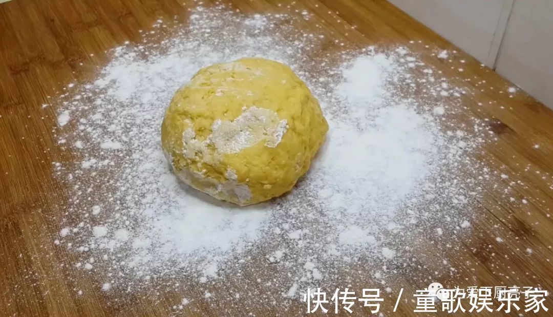 5个鸡蛋，1斤面粉，锅里一炒，做出创意小零食，比蛋糕好吃十倍