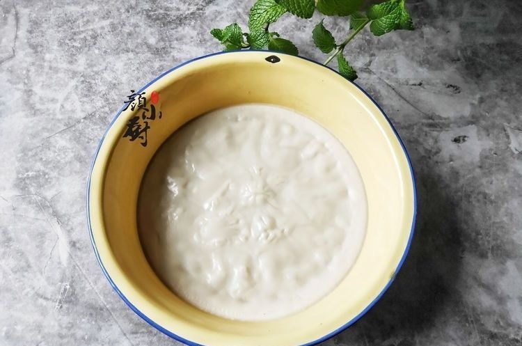 熬猪油时，只加水是错的，多加这2样，猪油又香又白，放1年不坏