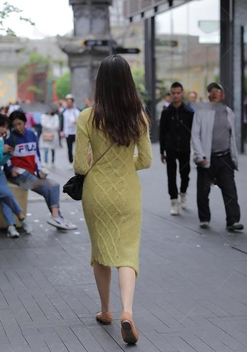 毛衣|黄绿色毛线裙,毛茸茸的精致修身毛衣,透气好显身材