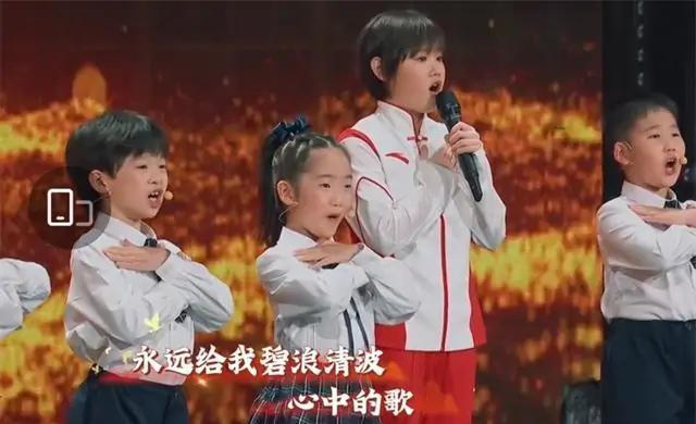 孙一文张家齐巩立姣涮火锅！张家齐盯着美食看，全红婵没口福了