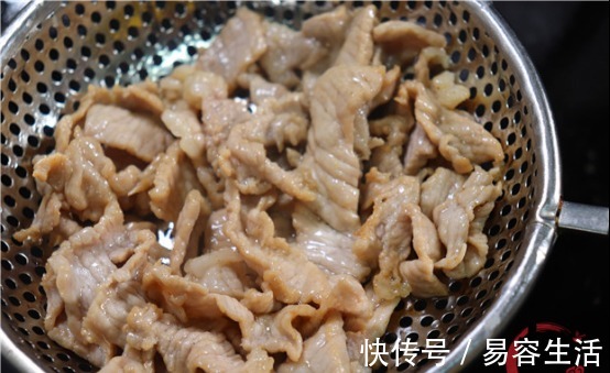 正确做法|炒蒜苔时，最忌焯水和过油了，教你正确做法，比饭店做的还好吃！