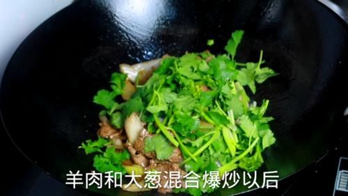  正确|葱爆羊肉在家怎么做羊肉鲜嫩甘香、大葱脆嫩！大厨教你正确做法