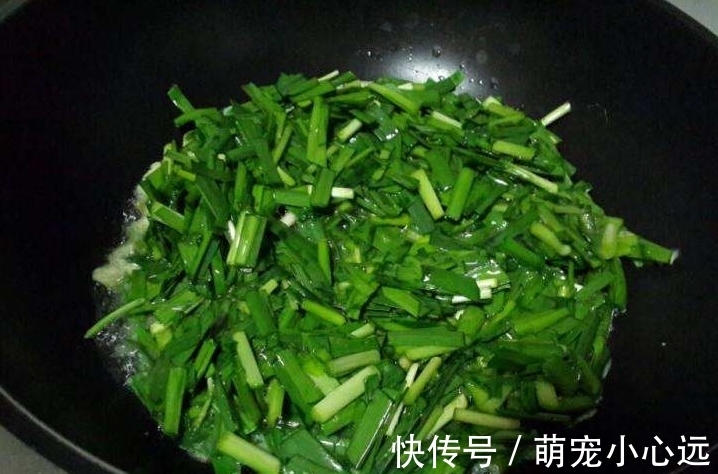 鸡蛋液|韭菜炒鸡蛋时，很多人把顺序弄错，怪不得鸡蛋不嫩，韭菜不翠绿