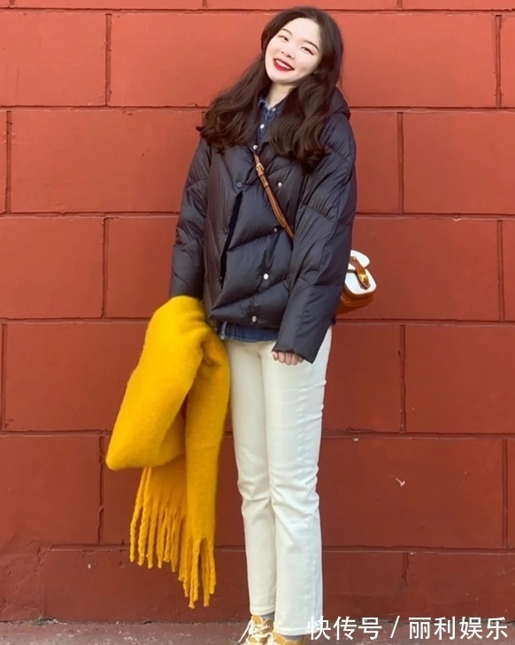 阔腿裤 为什么劝你穿羽绒服少配打底裤,看看今年流行的这4条裤子,多美