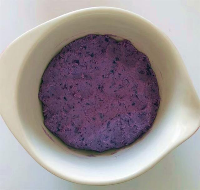 香甜软糯糯米,搭配回味无穷紫薯,口口都拉丝