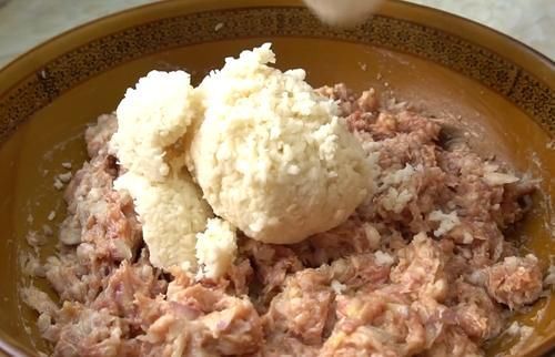 莲藕做丸子没想到这么好吃,不用水煮不油炸,咬一口鲜香又脆嫩