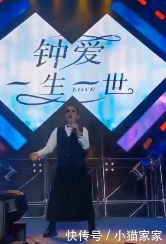 58岁黄安路边摊吃木桶饭!大方分享价格自嘲,曾穷到靠女人吃饭