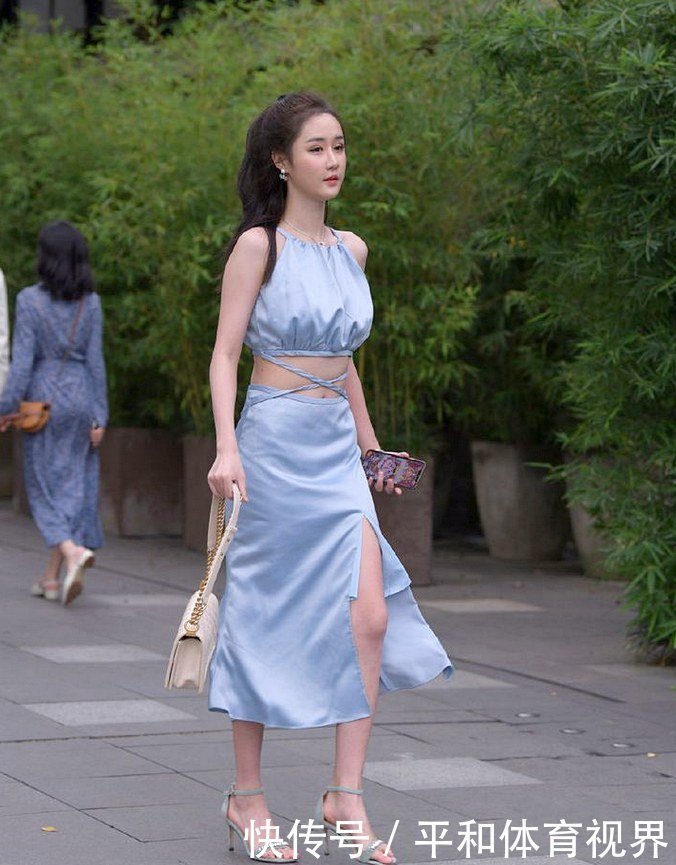 款式时髦吸睛的长裙,提升外在美,优雅大方又好看