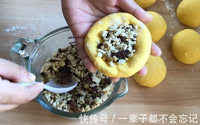 花生馅儿的南瓜面包，松软香甜，步骤简单，配一杯牛奶可当早餐