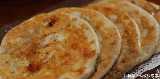 实拍蒙古族人吃的晚餐,太奢侈太豪华了怪不得一个个那么壮