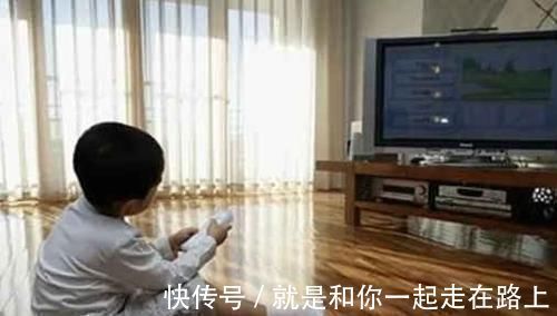 男孩子|男孩“性早熟”比较隐蔽, 爸爸多留意这几个症状, 别让孩子被祸害