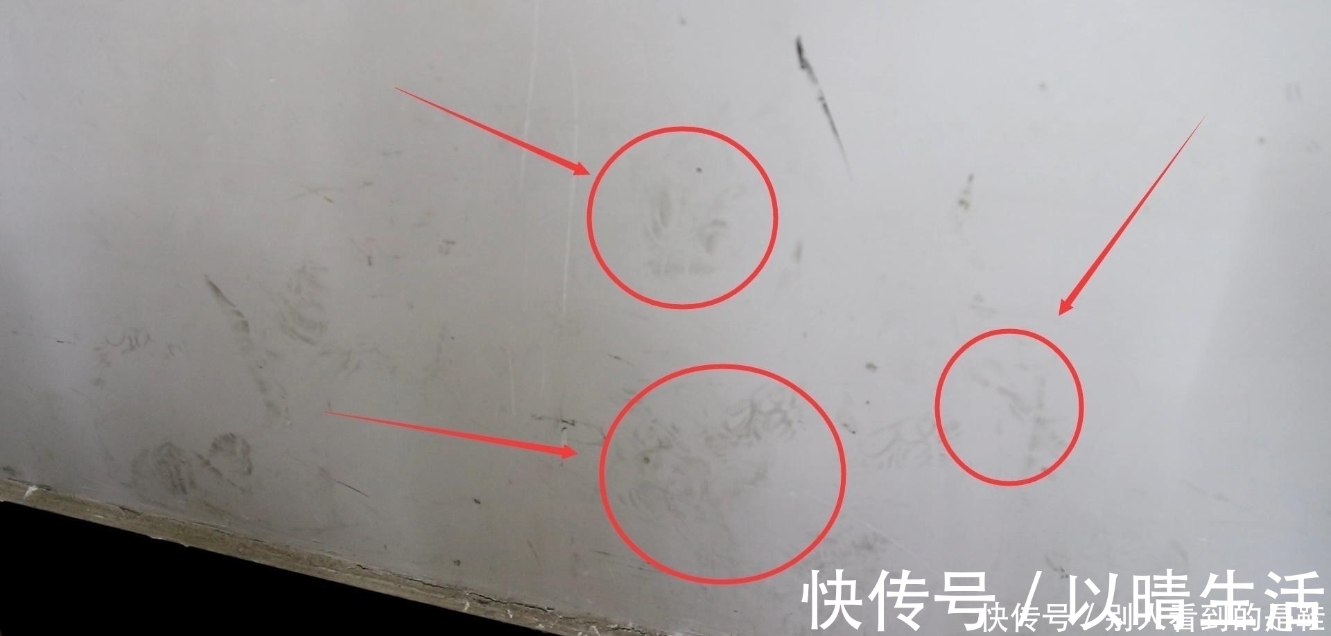 马桶|日本的“适老化”设计,马桶侧边延伸置物台,加根杆子当扶手用!!