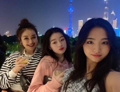 《好声音》开播至今,单依纯为何总是披着头发对比旧照我明白了!