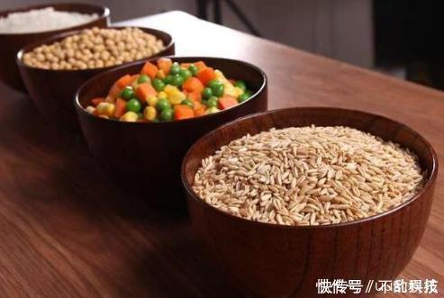 糖尿病患者|吃粗粮可降血糖,但有一些细节需注意,看看我们应该注意什么