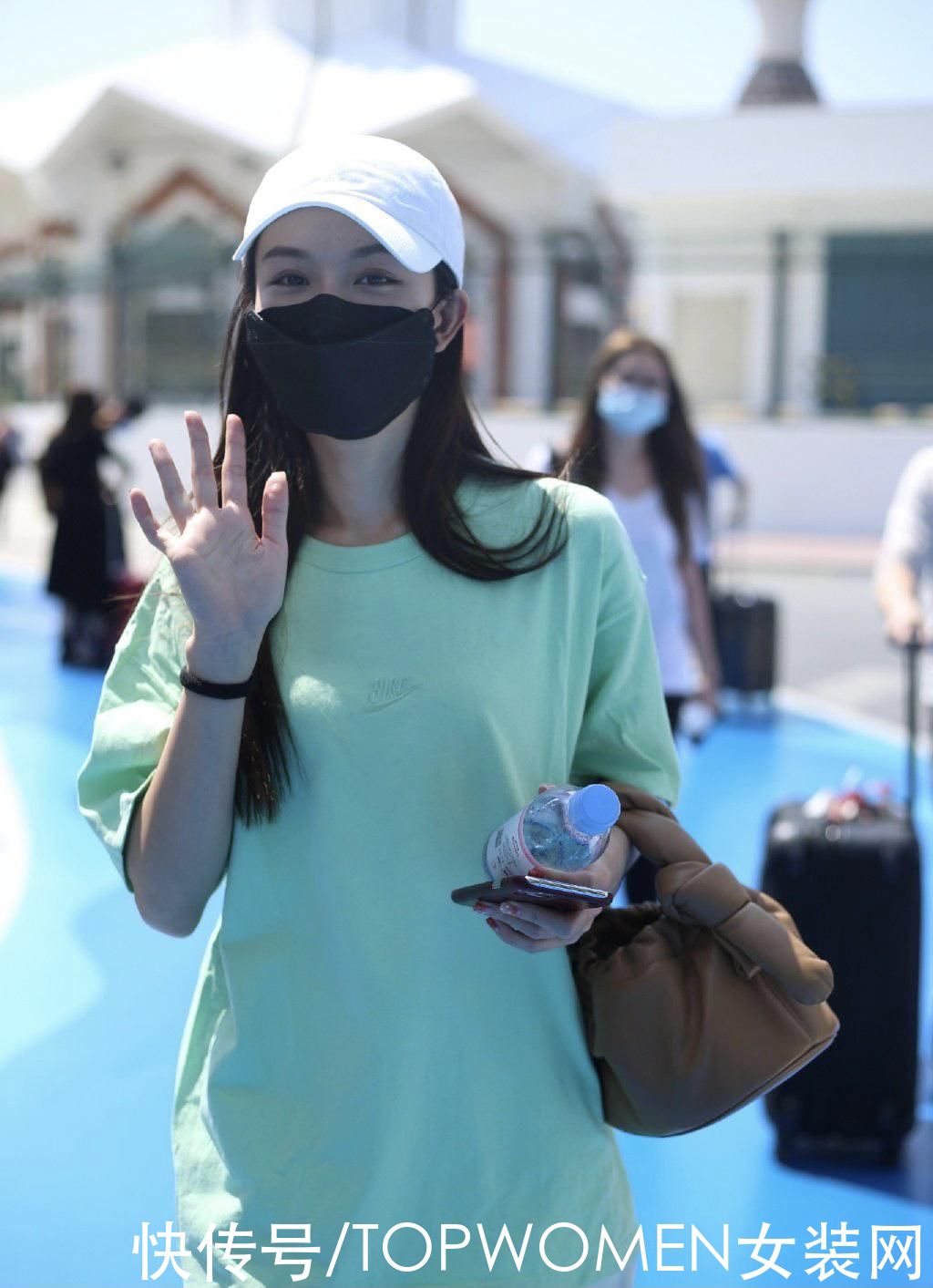 明星们最新出炉的机场照来啦，俊男俏女齐齐上线，你爱了吗