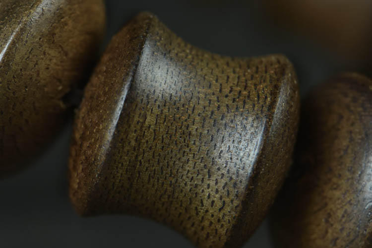 腕间|解锁腕间雅致魅力,沉香手串该如何挑选?