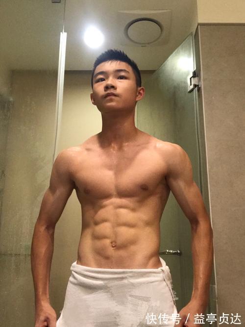 杠铃|介绍3个动作，没有直接运动到腹肌，却是很好的练腹动作